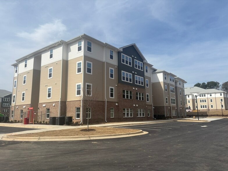 Building Photo - Tryon Station