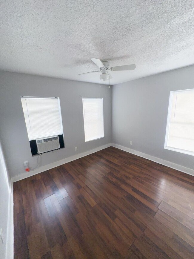 Building Photo - 2711 Avenue K