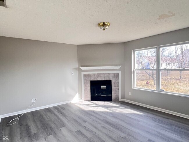 Building Photo - 713 Hollowood Ln