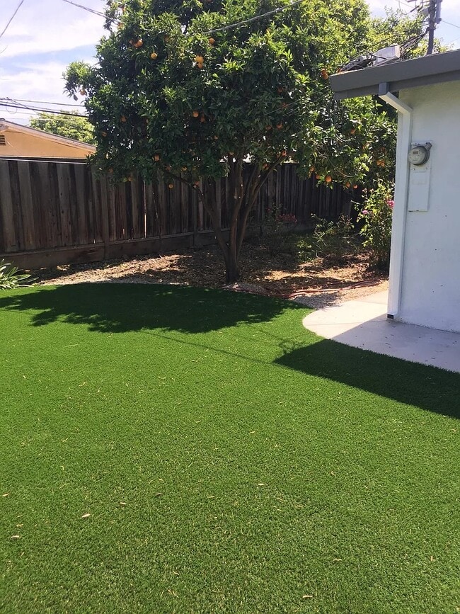 Building Photo - 1222 Palamos Ave