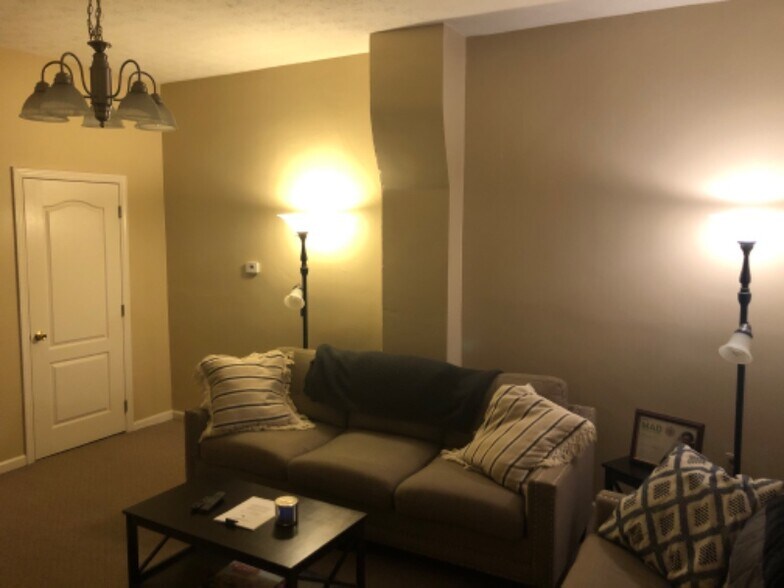 Building Photo - 154 Pearl St