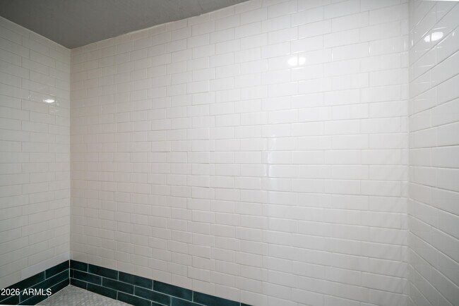 Building Photo - 717 E Palmaire Ave
