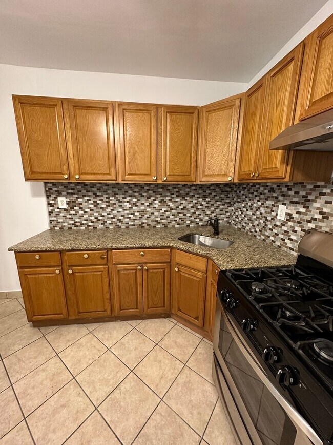 Building Photo - 3185 Tulip St
