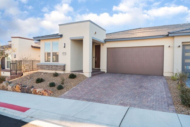 Building Photo - A Meticulously Upgraded Townhouse  *Age Restricted 55+