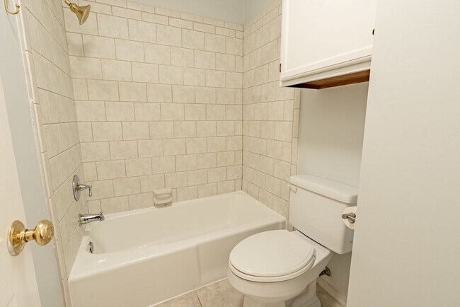 Building Photo - Beautiful 3 bedroom, 2.5 bathroom home in Gracywoods!