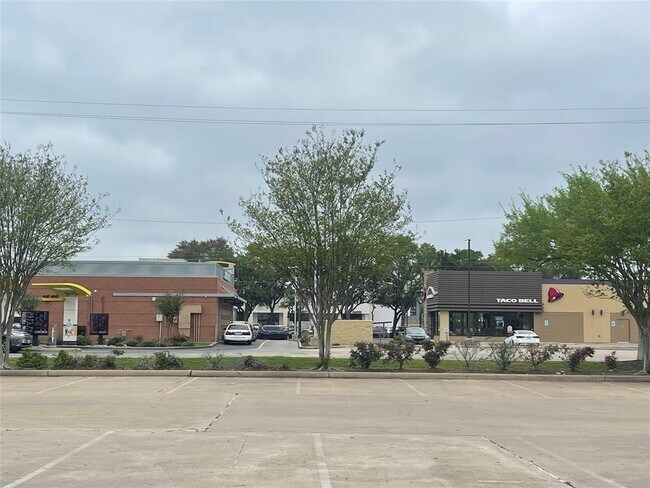 Building Photo - 9602 Val Verde St