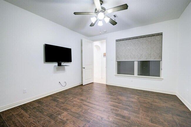 Building Photo - 14470 Summerleaf Ln
