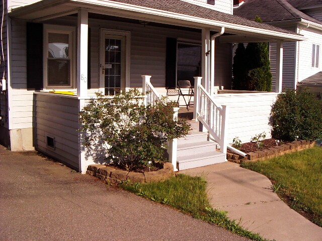 Primary Photo - 80 Holland St