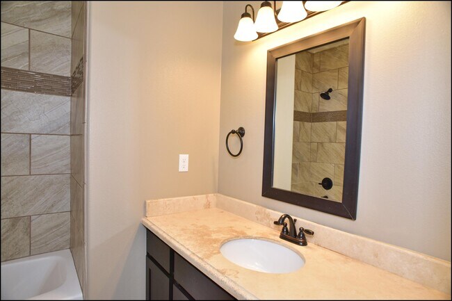 Building Photo - 3744 Loma Adriana