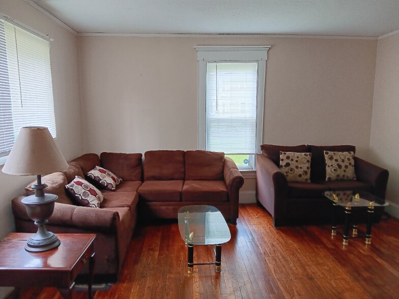 Primary Photo - 18 Harrington Ave