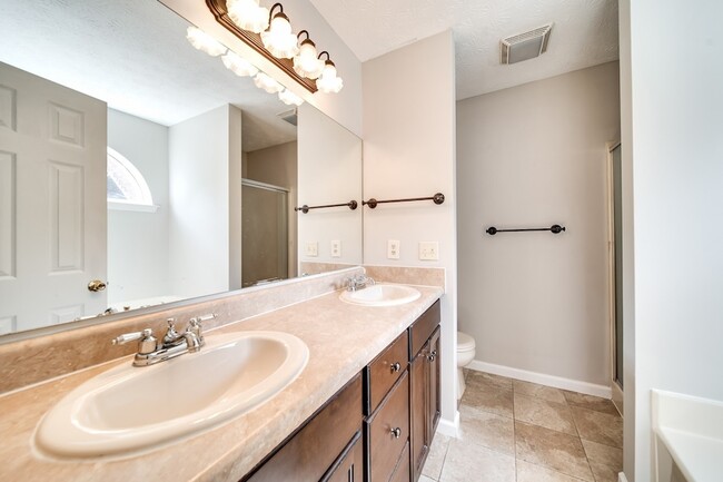 Building Photo - 133 Cloverfield Ct