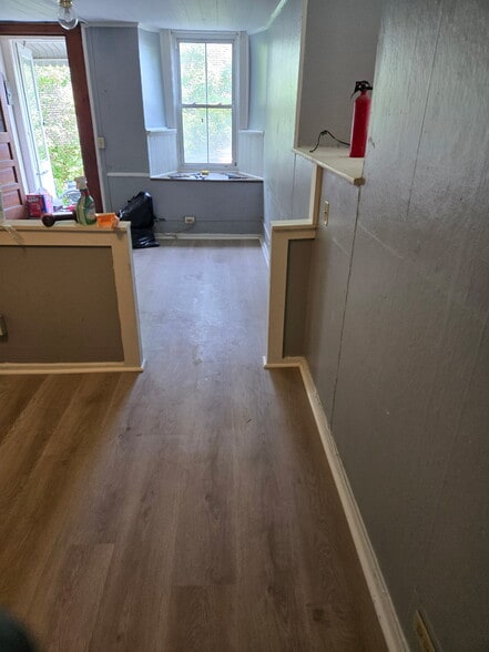 Building Photo - 454 Colchester Ave