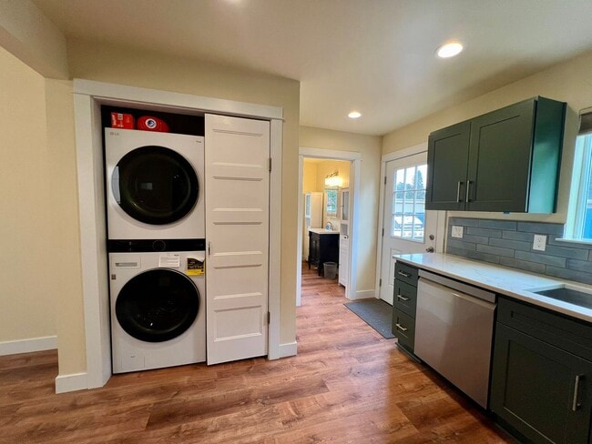 Building Photo - PENDING APPLICATION; Water Included! Fully Remodeled 1 BD + Loft