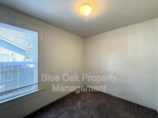 Building Photo - 1205 Warner St