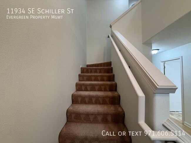 Building Photo - 11934 SE Schiller St