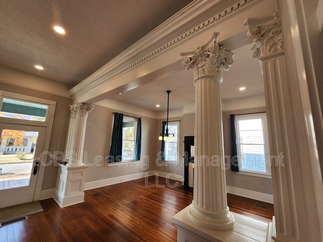 Building Photo - 2908 10th Ave