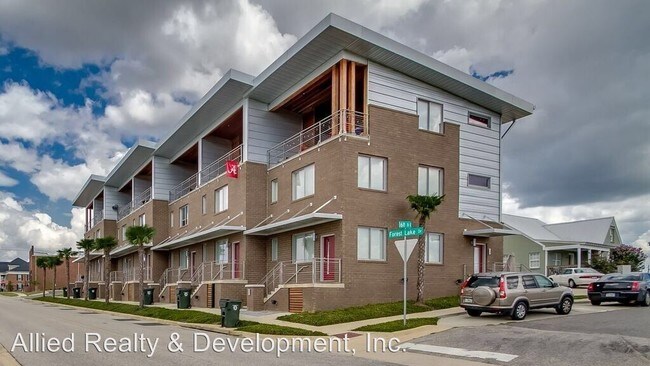 Building Photo - 1525-1585 Forest Lake Dr