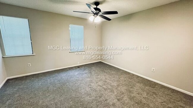 Building Photo - Lee's Summit Townhome w/ Unfinished Baseme...