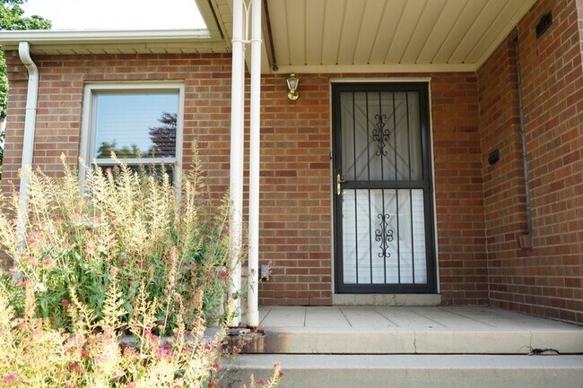 Building Photo - 2683 Glenmare St