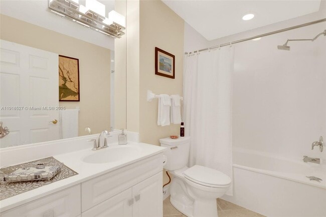 Building Photo - 5051 N Hwy A1A