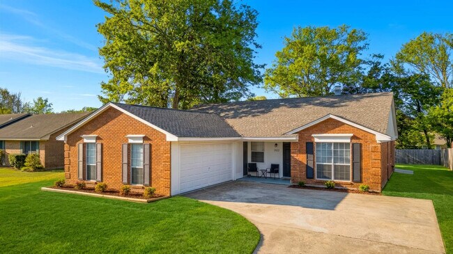 Building Photo - 2420 Haddington Rd