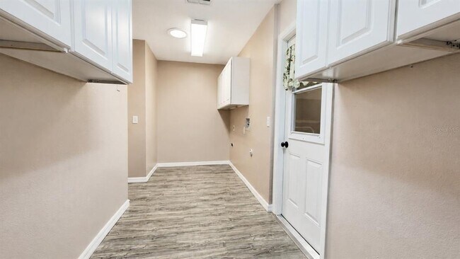 Building Photo - 2469 Lackland Ave