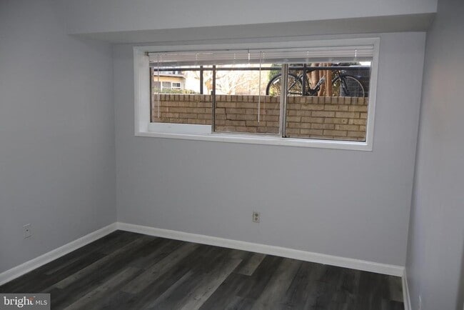 Building Photo - 4951 Americana Dr