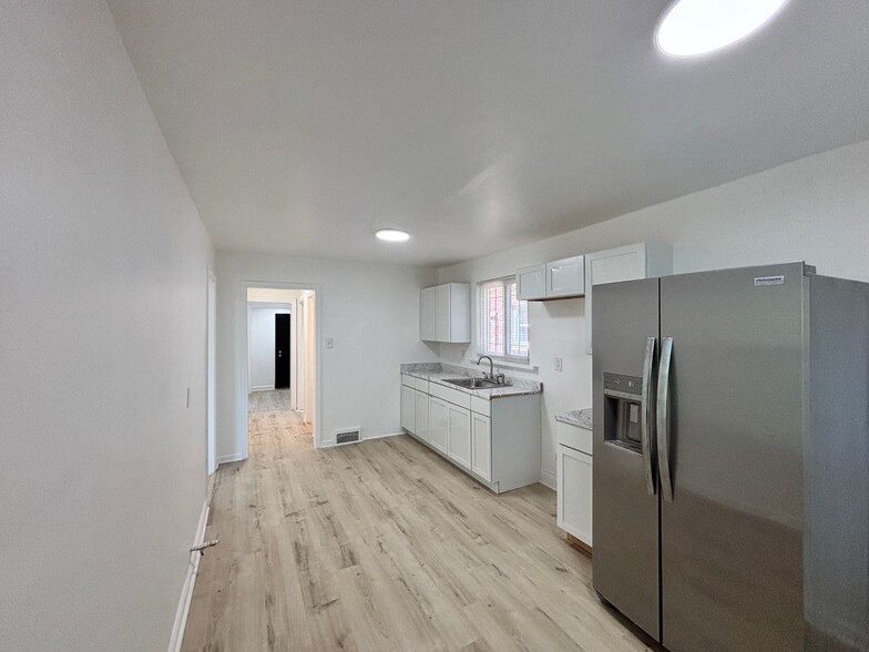 Building Photo - 14800 Woodmont Ave