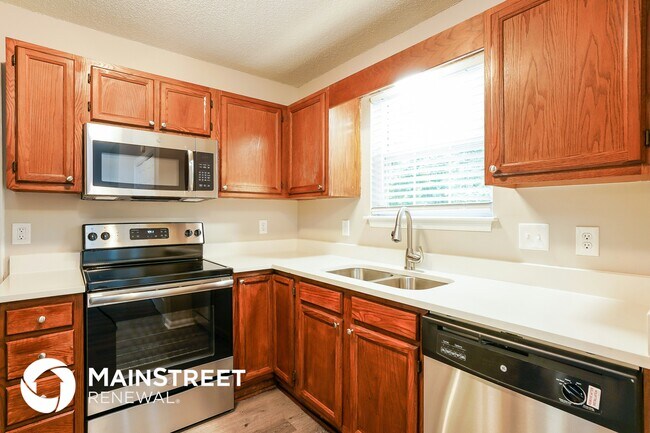 Building Photo - 3020 Olde Birch Dr