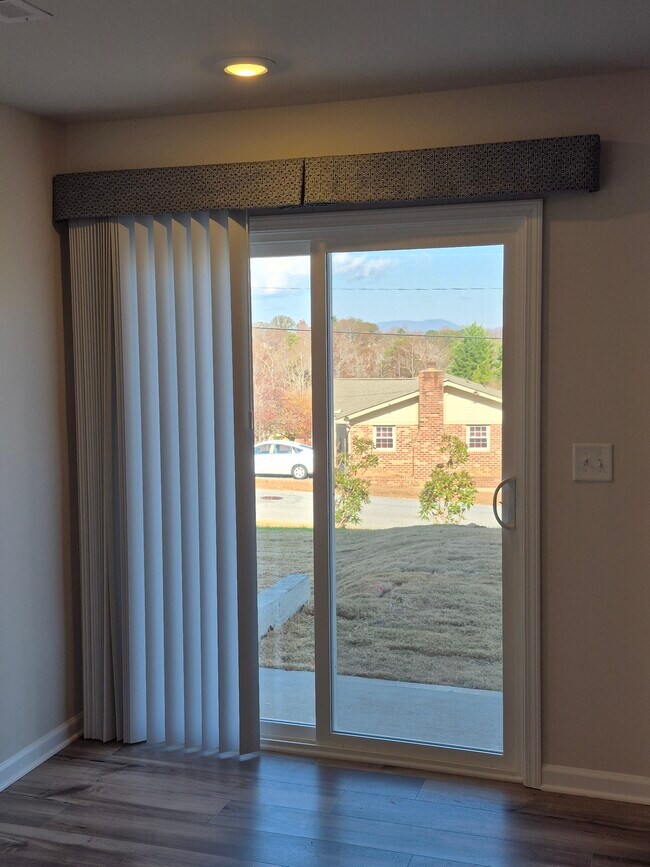 Building Photo - 304 Detroit Ln