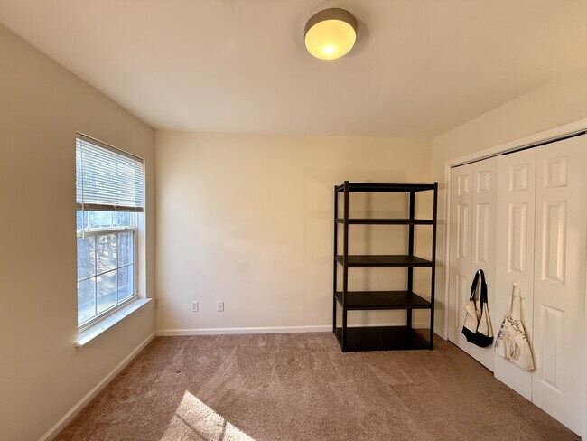 Building Photo - 1104 Harvester Cir