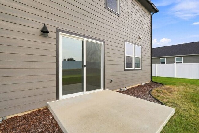 Building Photo - Spacious 5-Bedroom with Loft with 3-Car Garage