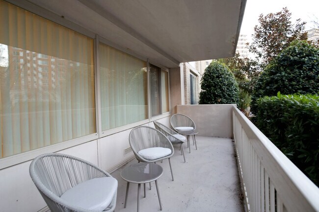 Building Photo - 1600 S Eads St