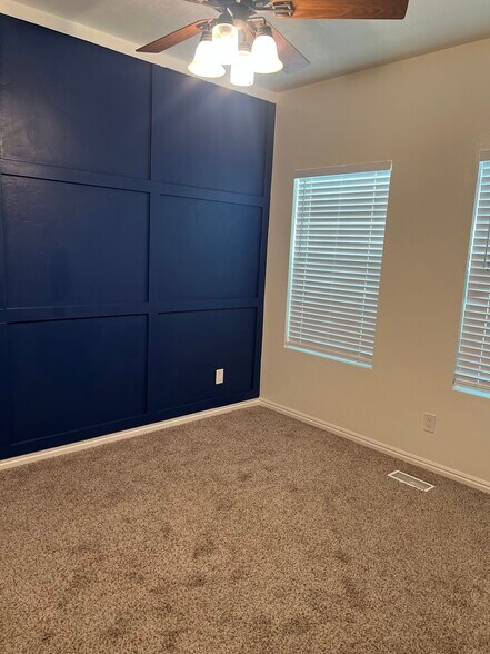 Building Photo - 4146 NE Pinion Cir