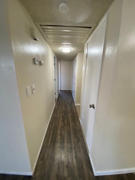 Building Photo - 2713 El Caprice Dr