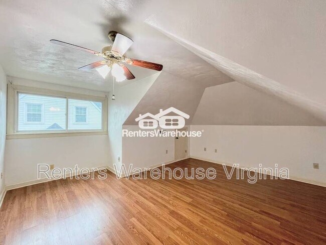 Building Photo - 352 Peace Haven Dr