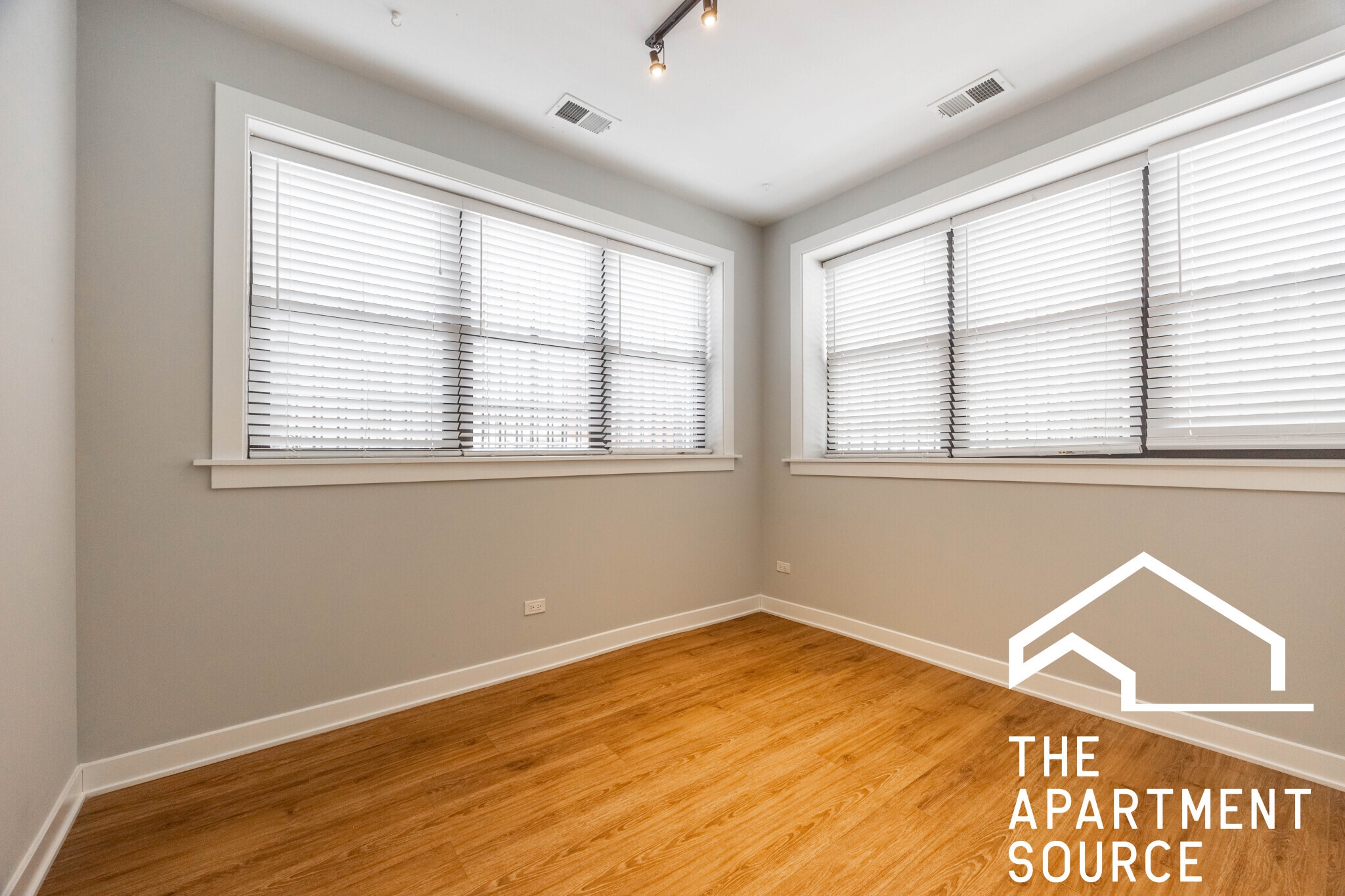 Building Photo - 4628 N Leavitt St