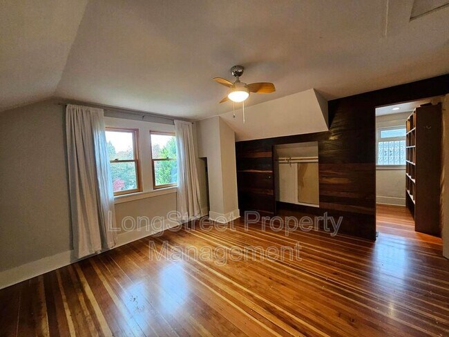 Building Photo - 636 N Shaver St