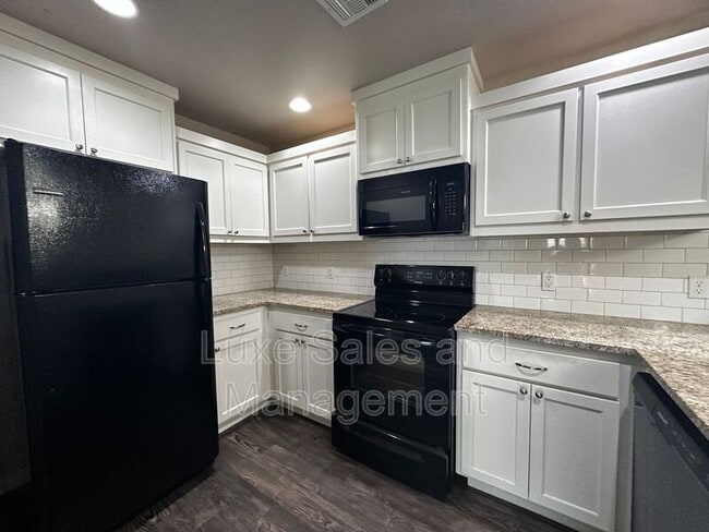 Building Photo - 737 SW 13th St