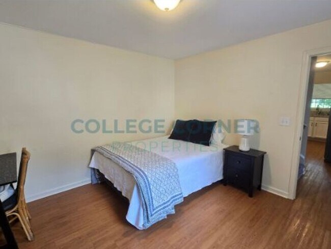 Building Photo - 1048 Ranch Dr
