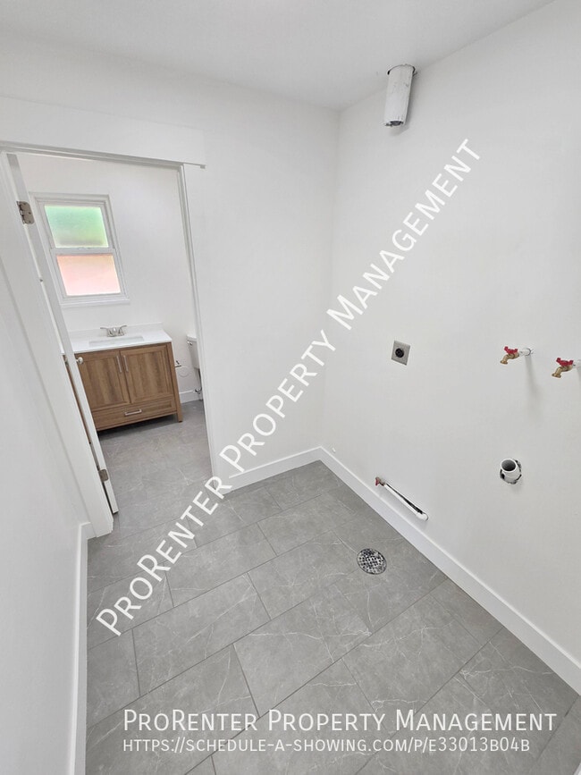 Building Photo - 2575 N 1100 W