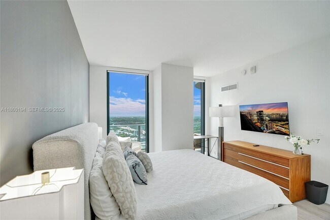 Building Photo - 121 NE 34th St