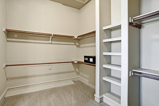 Building Photo - 301 Watermere Dr
