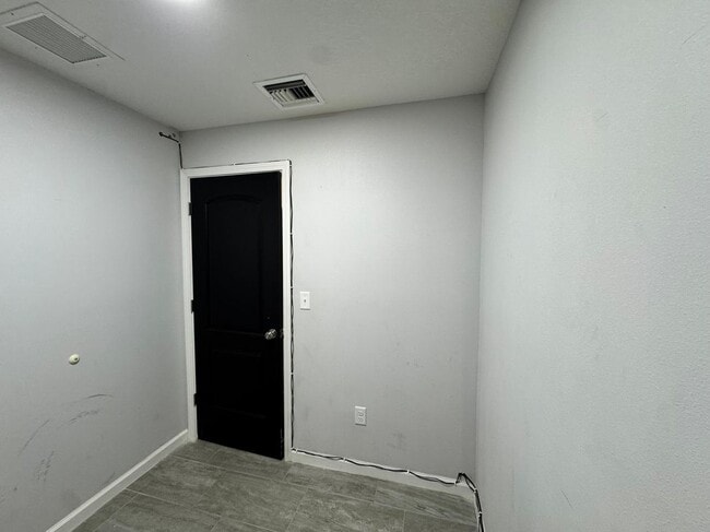 Building Photo - 4250 25th Ave