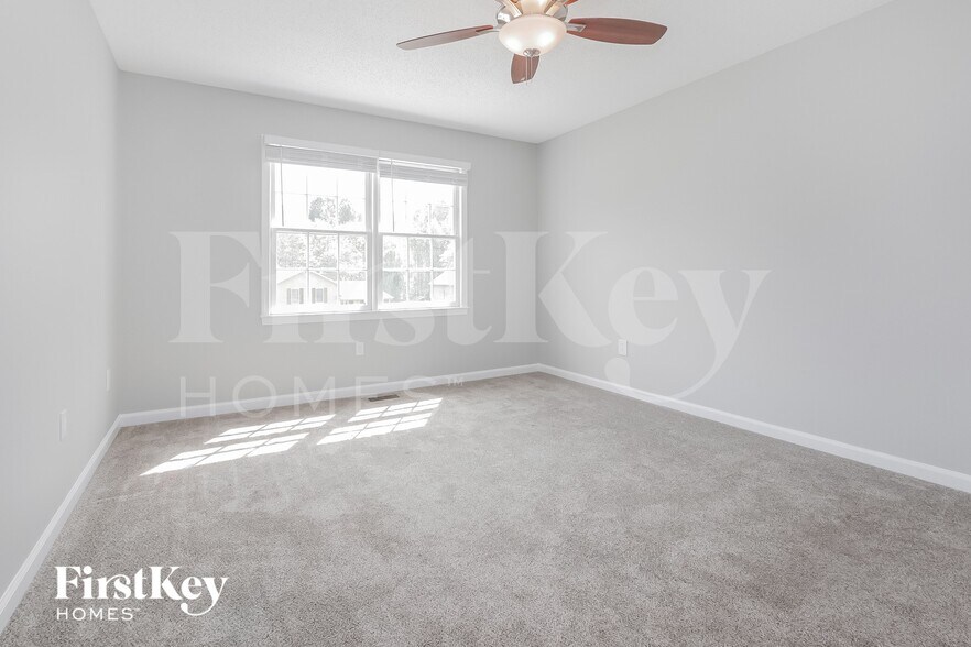 Building Photo - 221 Whitney Ln