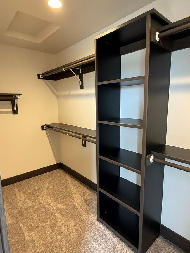 Building Photo - 3 Bed 2.5 Bath with double attached garage in Belgrade