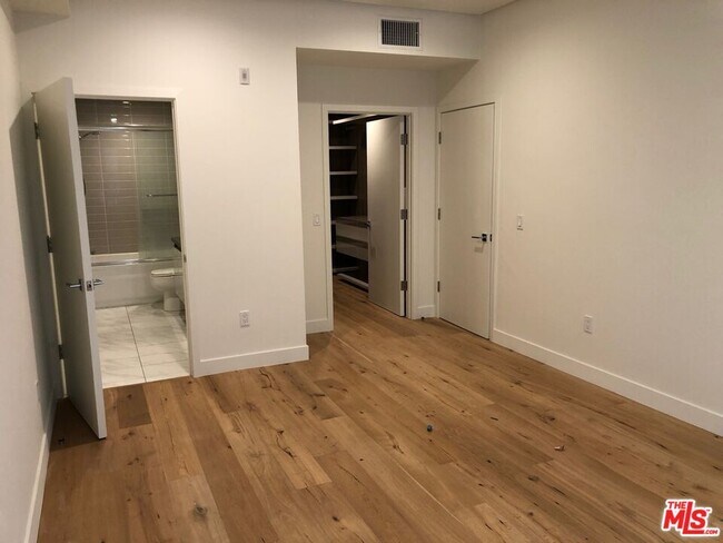 Building Photo - 938 Orange Grove Ave