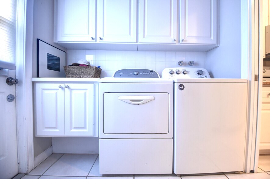 washer/dryer - 137 Radcliffe Ct