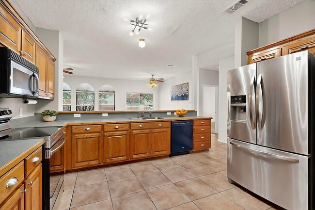 Building Photo - 165 Hirth Dr