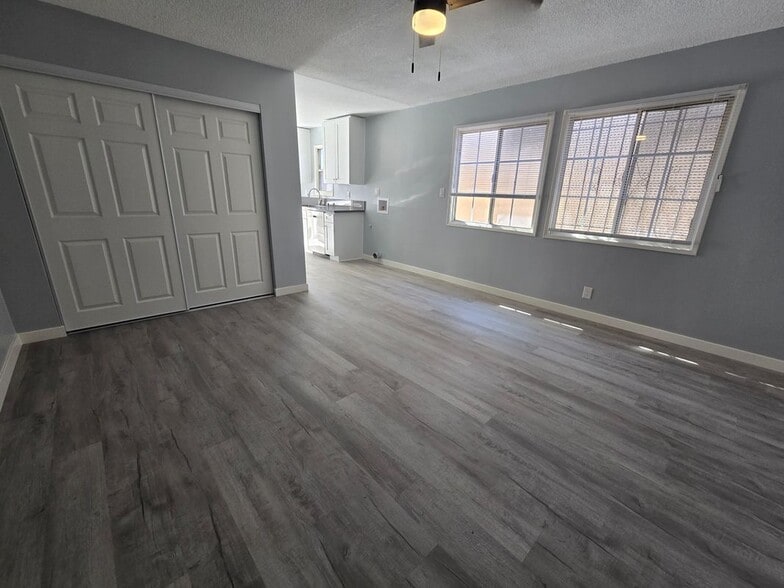 Building Photo - 317 Warren Ln